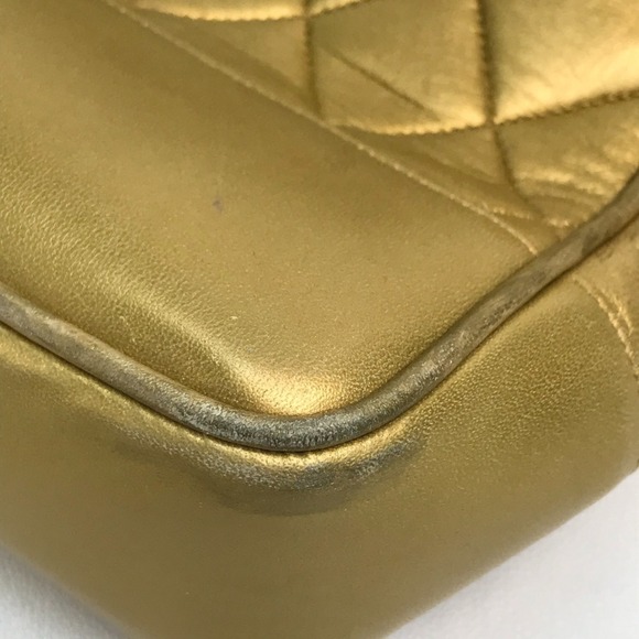 CHANEL Gold Shoulder Bag - Picture 3 of 13